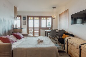 Bureau, fer et planche à repasser, Wi-Fi gratuit, draps fournis