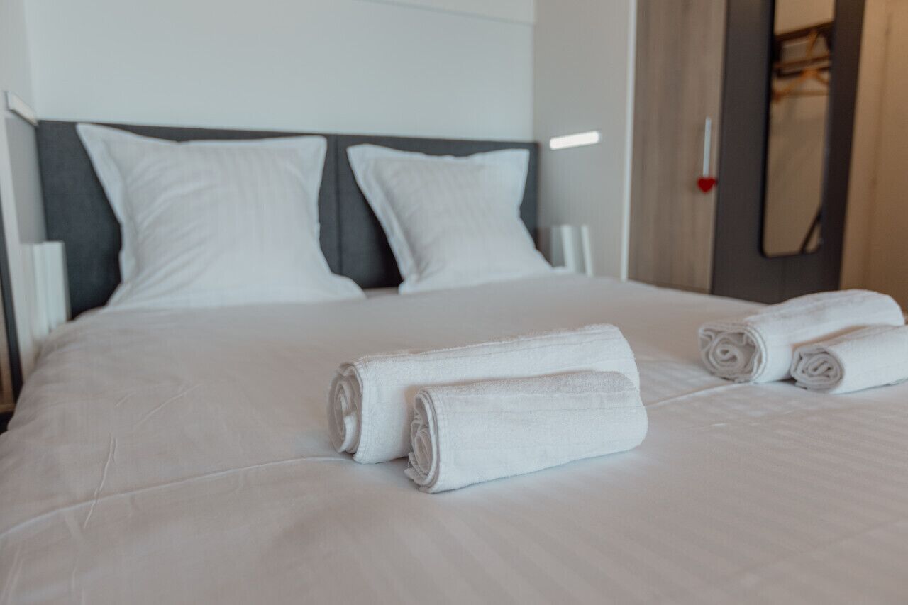 Bureau, fer et planche à repasser, Wi-Fi gratuit, draps fournis