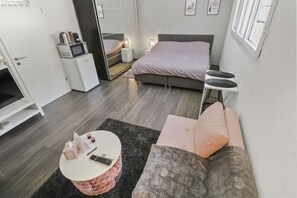 1 chambre, fer et planche à repasser, Wi-Fi gratuit, draps fournis