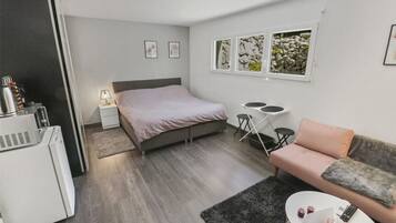 1 Schlafzimmer, BĂŒgeleisen/BĂŒgelbrett, kostenloses WLAN, BettwĂ€sche