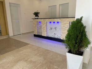 ฝ่ายต้อนรับ