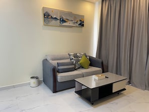 Flat-screen TV - Season Inn Hotel Apartment by Duqm (Duqm)