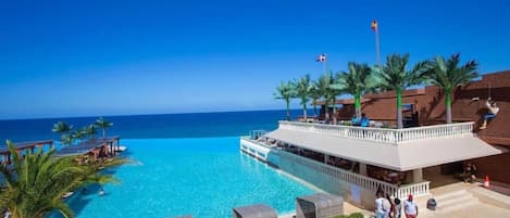 Alberca al aire libre