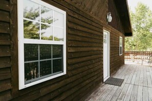 Outdoor dining - Blue Heron River Front Cabin (Flippin)