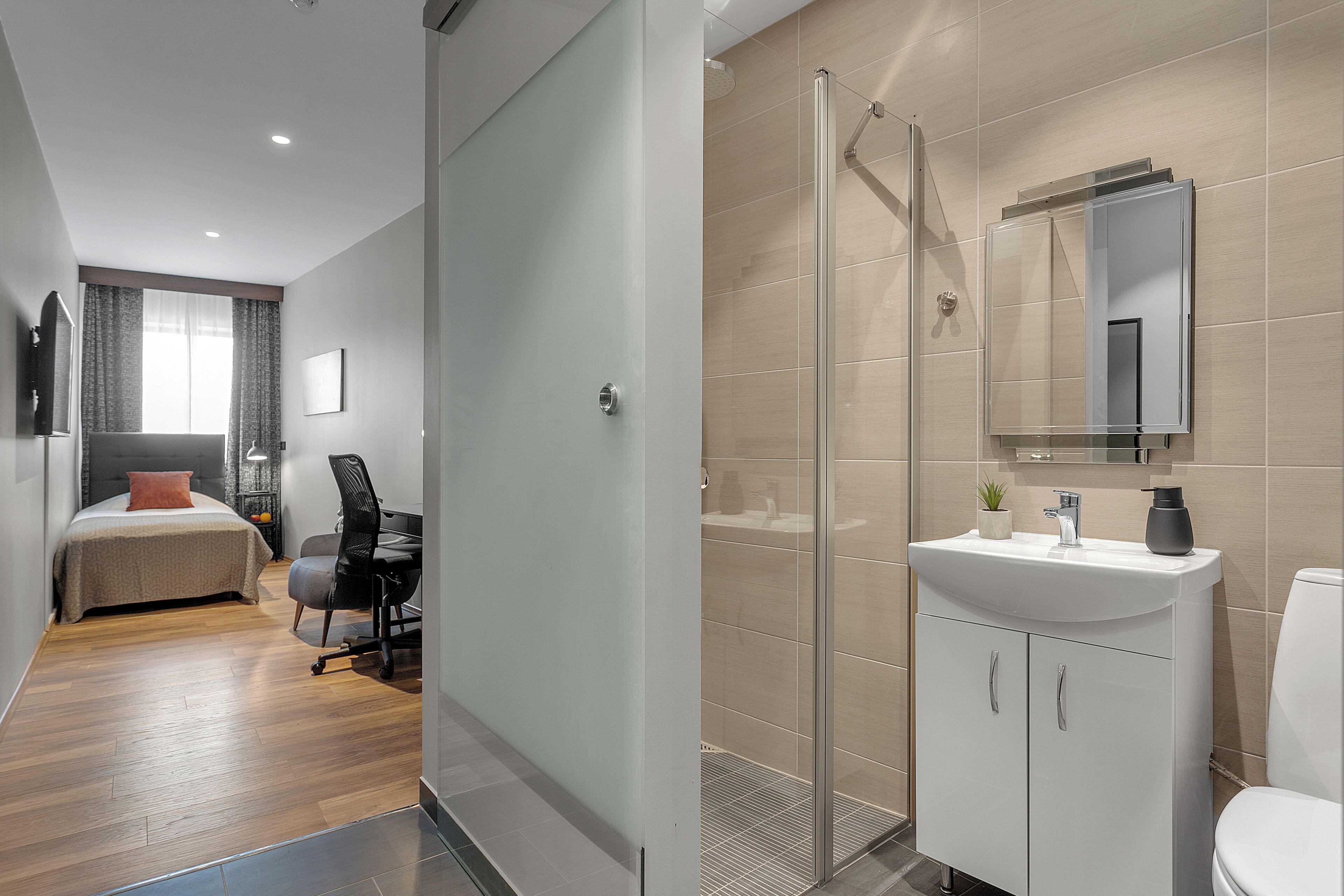 economy single room | in-room safe, desk, laptop workspace, free wifi