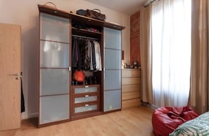 2 bedrooms, iron/ironing board, free WiFi
