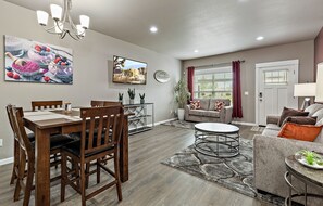 Interior - Galaxy-Themed, Fastest WiFi, 3 King Beds Home (Medford)