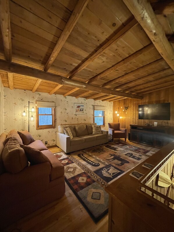 Een smart-tv en een open haard