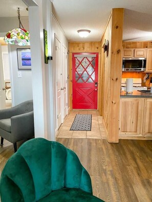 TV, fireplace - Beech Please Cozy Stay Near Beech Mountain Resort (Beech Mountain)