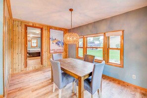 Dining - The Lake Como Clubhouse (Lake Geneva)