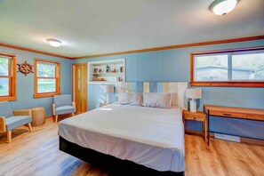 2 bedrooms, desk, free WiFi, bed sheets - The Lake Como Clubhouse (Lake Geneva)