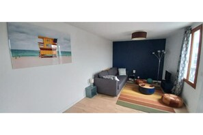 Flat-screen TV, DVD player - T2 60m² vue Panoramique sur Port et mer (Dieppe)