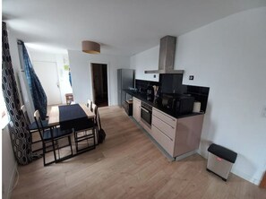 Réfrigérateur, four, plaque de cuisson, lave-vaisselle