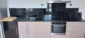 Réfrigérateur, four, plaque de cuisson, lave-vaisselle