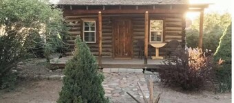 Secluded, Cozy Cabin Getaway