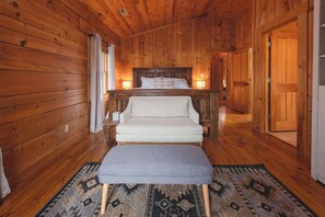 4 bedrooms, travel crib, free WiFi