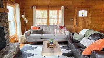 Télévision, cheminée, baby-foot