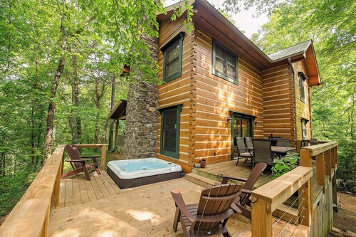 Chilhowee -Big log cabin with hot tub by the Ocoee