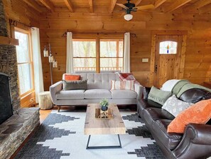 TV, fireplace, table football, ping pong - Chilhowee -Big log cabin with hot tub by the Ocoee (Benton)