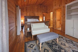 Interior - Chilhowee -Big log cabin with hot tub by the Ocoee (Benton)