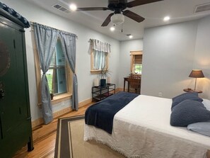 3 habitaciones, escritorio, tabla de planchar con plancha y wifi gratis 