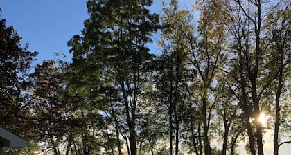 Lakeside Sunset Cottage & Hot tub