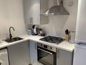 Fridge, oven, stovetop, coffee/tea maker - [Camden Luxury Flat] with Private Patio (London)