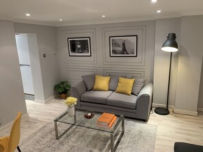 Smart TV - [Camden Luxury Flat] with Private Patio (London)