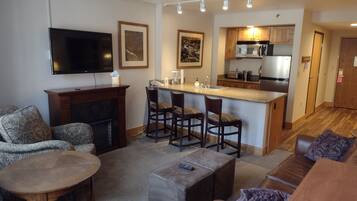 Télévision, cheminée