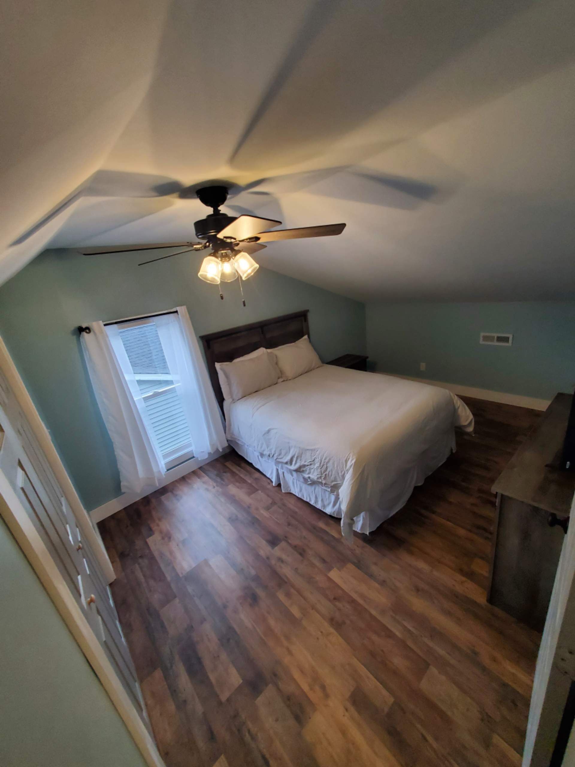 3 bedrooms, desk, iron/ironing board, free WiFi