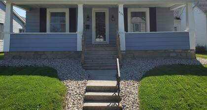 Comfortable 3 Bedroom Home, Free Parking, WIFI