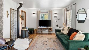 TV, caminetto, studio