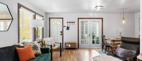 TV, fireplace, offices