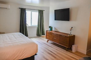 Chambre, 1 trÚs grand lit | Literie de qualité supérieure, rideaux occultants, chambres insonorisées