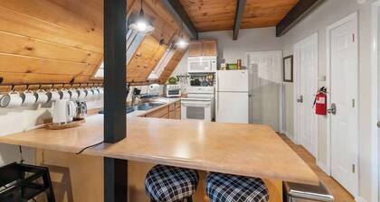 Quiet/Cozy A-Frame Near Mount Lassen w/Hot Tub