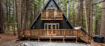 Quiet/Cozy A-Frame Near Mount Lassen w/Hot Tub