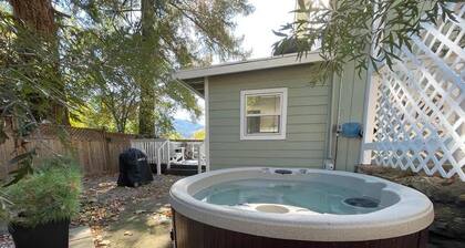 Picturesque Garden Retreat w/Deck With Hot Tub
