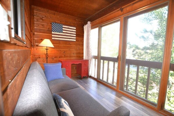 Téléviseur connecté, foyer, bureau