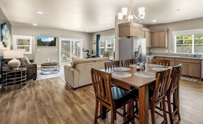 Interior - Lighthouse-Themed, Fastest WiFi, 2 King Beds Home (Medford)