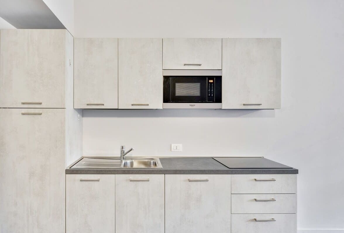 Frigorifero, forno, piano cottura, macchina per tè/caffè