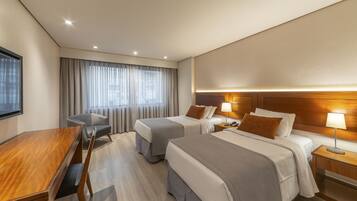 Standard Twin | Roupas de cama antialérgicas, frigobar, cofres nos quartos, escrivaninha