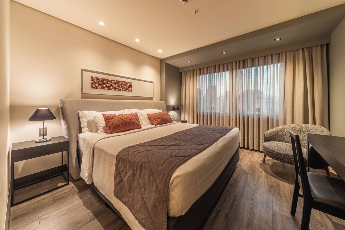 Literie hypoallergénique, minibar, coffres-forts dans les chambres