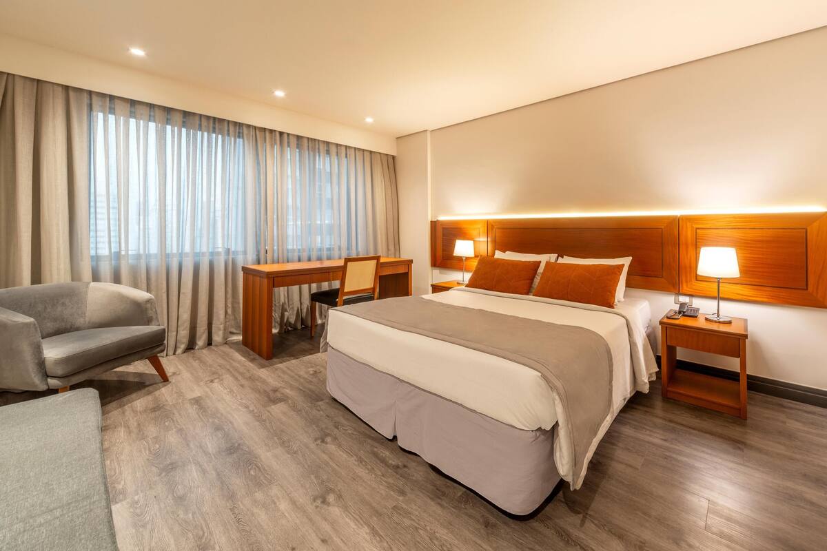 Literie hypoallergénique, minibar, coffres-forts dans les chambres