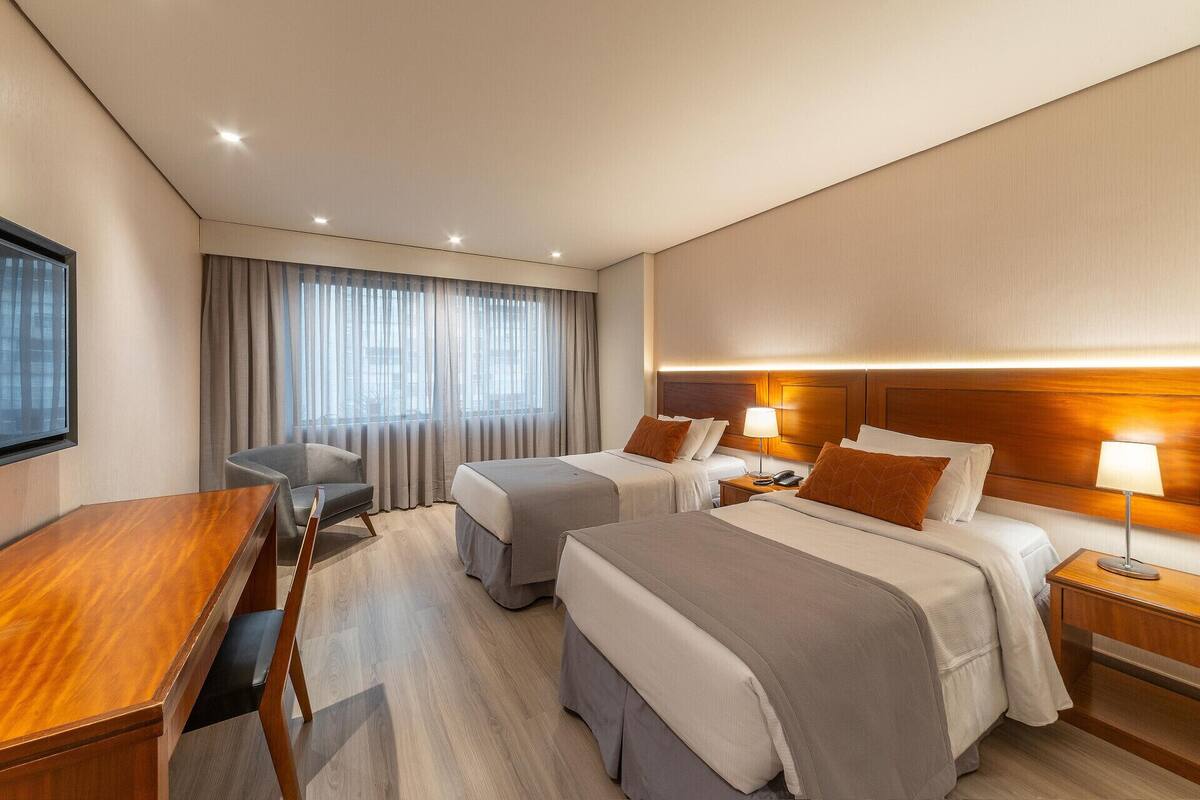 Literie hypoallergénique, minibar, coffres-forts dans les chambres
