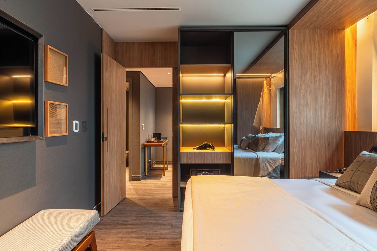 Literie hypoallergénique, minibar, coffres-forts dans les chambres