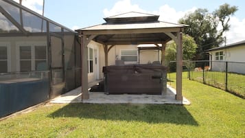 Idromassaggio all'aperto