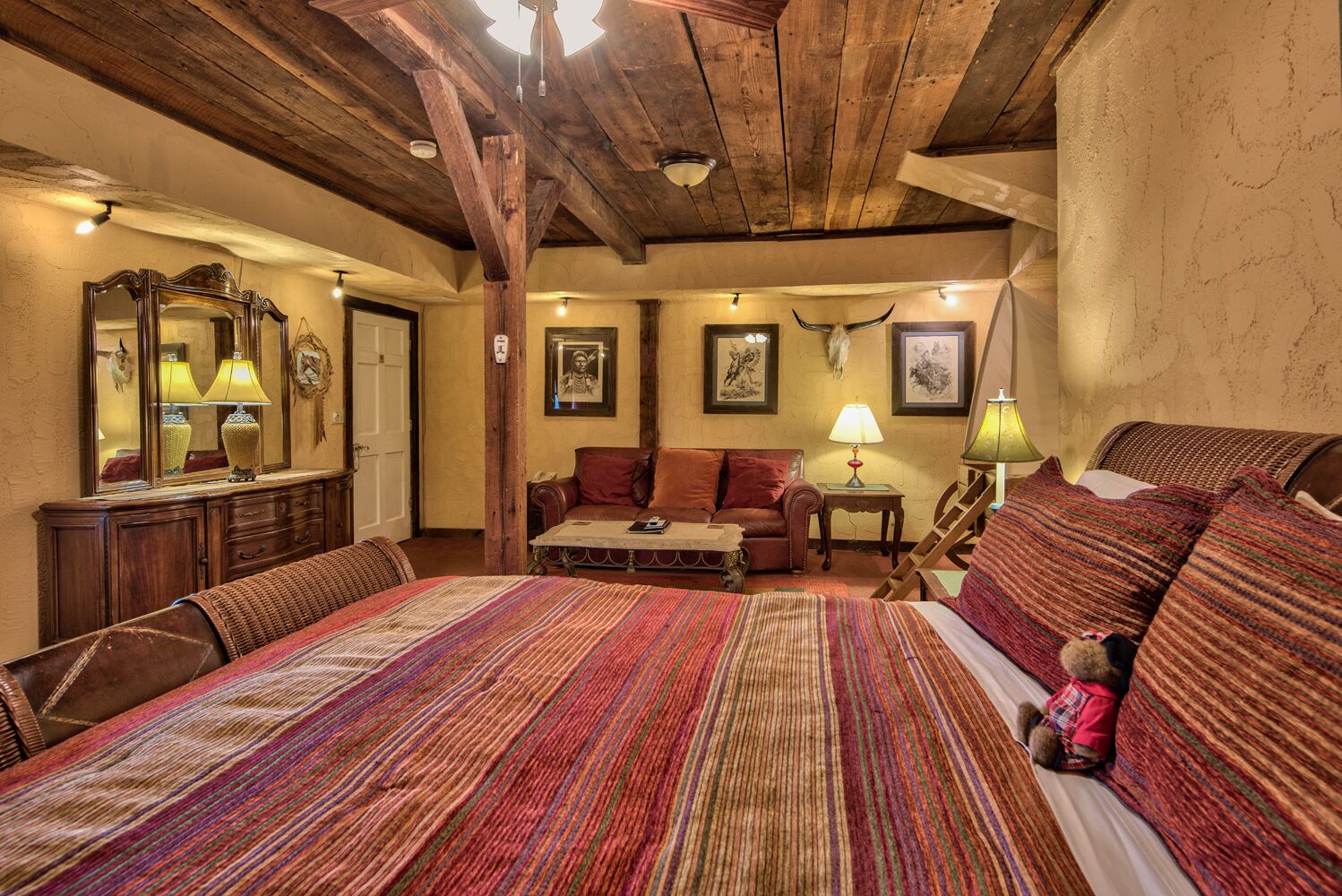 Family Room | Egyptian cotton sheets, premium bedding, pillow-top beds, free WiFi