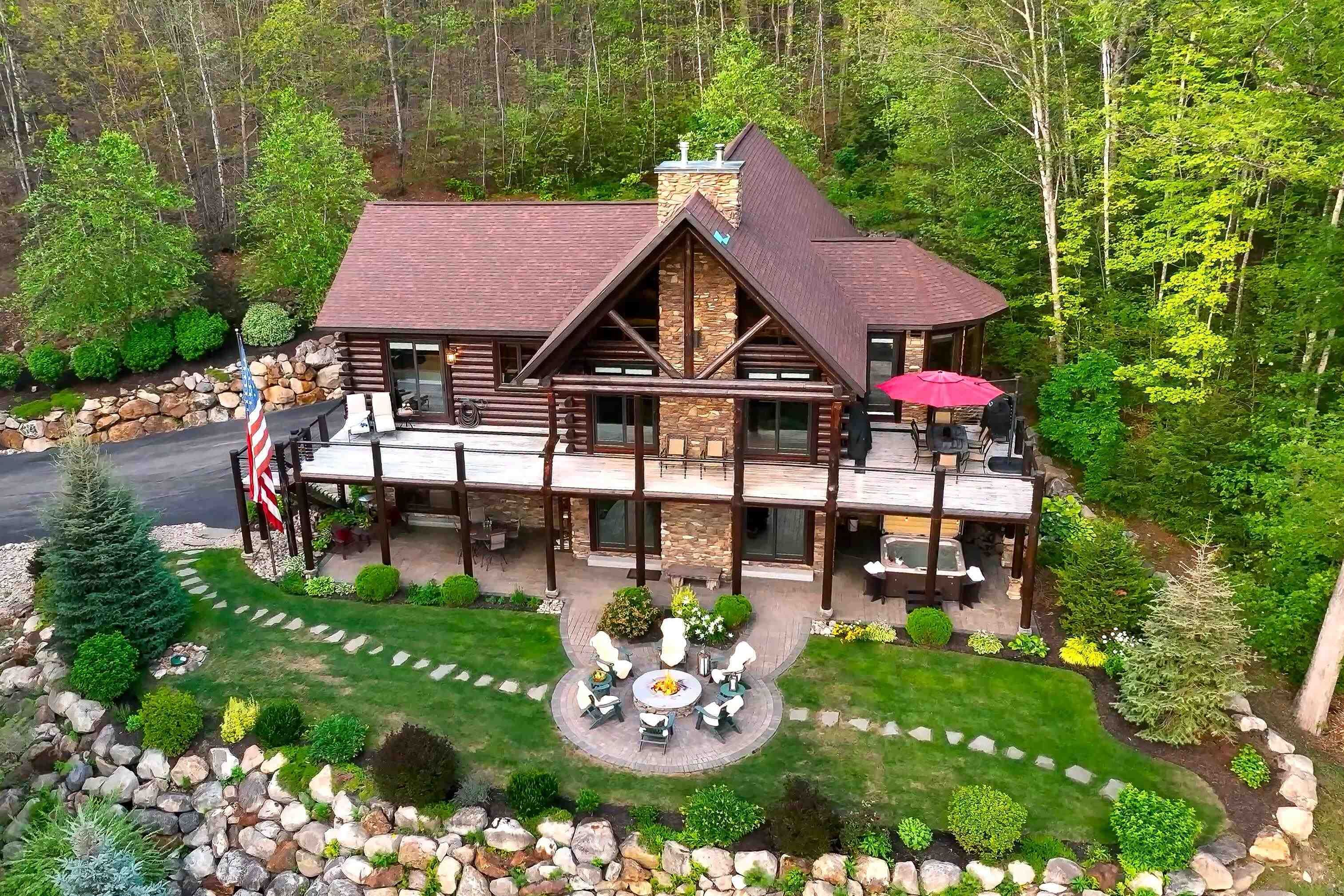One-of-A-Kind Log Home in the Heart of the White Mountains NH