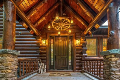 One-of-A-Kind Log Home in the Heart of the White Mountains NH