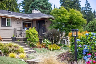 Serene Poulsbo 6br, Sleeps 12, Liberty Bay And Mountain Views